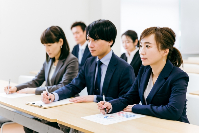 専門教育を受けている人たちの写真